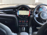 弊社はMINI正規販売店として新型車から旧モデルまでの商品知識と整備知識を備えております。納車後の不明な点等も、お気軽に弊社担当者までお問い合わせ下さい。