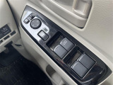 【電動格納ミラー】ドライバーの目線に合わせ、ミラーの上下左右調整が可能です。