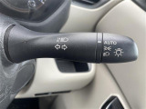 【 オートライト 】オートライトなのでライトの点け忘れを気にすることなく運転が出来ます。
