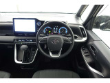 スポーティームード溢れる運転席周りですね。 クイックなドライビングに対応できるよな運転席回りになっています。 ドライブがますます楽しくなりますね!
