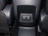 後席の方も使いやすい位置に充電用のUSBポートが付いていて、とても便利ですよ(^^♪