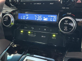 【 左右分離型フルオートエアコン 】運転席と助手席でそれぞれお好みの温度設定が可能で全席にも適切な空調をお届け致します!//