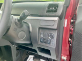 運転席操作部の写真です!席から操作しやすい位置に配置されており、快適な運転の強い味方となってくれます。ぜひ来場して、実際に触ってみてください♪