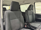高いホールド性で運転姿勢が安定します。長距離ドライブでも疲れにくいのが魅力です。