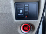 エンジンスタートはボタンを押すだけ!運転席にて左側電動スライドドアの開閉操作が出来ます!便利な機能です!