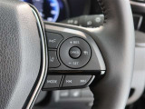 アダプティブクルーズコントロール機能付きです。走行中に先行車の様子を検知しながら、設定した車速の範囲内で先行車との距離のキープを支援します。詳細は販売店スタッフまでおたずねください。