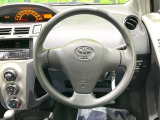 インテリアに合わせたデザインのステアリングは、運転される方のことも考え、運転しやすい形状、大きさです。是非一度、実際に触ってお確かめください。