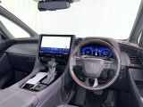 運転席まわりです。 各操作スイッチは使いやすい位置に配置されてます。