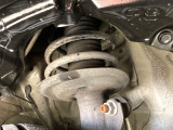お車を安心してお乗りいただく為には、足回りの定期点検が欠かせません。サービスサポート(有償保証)では無料点検もご提供しており、安心のカーライフをお過ごしいただけるサポート体制が整っています。