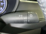 【オートライト】車外の明るさに応じて自動的にライトの点灯・消灯をしてくれます