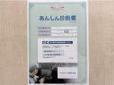サポカーあんしん診断!トヨタ専用診断器で衝突被害軽減ブレーキなどの安全運転支援装置システムを点検しています。