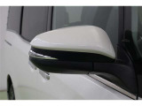 シャープなデザインのウインカーミラーです。ウインカーミラーは、対向車や歩行者からの視認性が良く安全性が向上し、事故防止にもつながります。