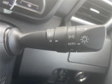 【 オートライト 】オートライトなのでライトの点け忘れを気にすることなく運転が出来ます。