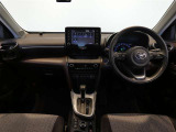 運転席・助手席を入れたインストルメントパネル全体画像です。