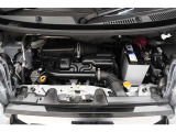 エンジンルームの樹脂部分は丁寧に磨いてツヤをだしています。当社の中古車のエンジンルームクリーニングはとても自信があります★