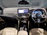 ☆センターパネルを運転席側に僅かに傾けたBMW独特のインパネ☆【駆け抜ける歓び】はここからもスタートしております☆