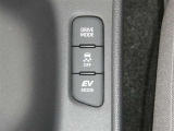 ネッツトヨタ静浜は&rdquo;キレイ&rdquo;にこだわっています。特設サービス工場で、新しく生まれ変わった車!内装・外装の徹底的な掃除、シートを外してニオイの元まで消臭・除菌、見えにくいエンジンルーム内もキレイ!