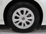 タイヤサイズは(195/65R15)でキャップ付きアルミホイールです。