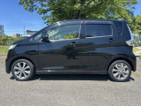 無段変速のCVTですので変速ショックも無く低燃費で経済的なお車です!