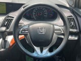 【純正革巻きステアリング】上質な革を使用することで、手にしっかり馴染みとても運転しやすいハンドルです♪