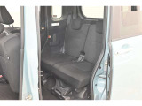 普段のお買い物や通勤、送迎等に十分な荷室スペースを確保しております。セカンドシートを倒すと、大きな荷物の積載も可能です