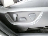 【電動シート】運転席シートの位置調整はスイッチ操作だけ!微調整もできますよ。