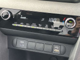 充電用USB端子付き。スマートフォンなどの充電に便利です。