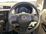 インテリアに合わせたデザインのステアリングは、運転される方のことも考え、運転しやすい形状、大きさです。是非一度、実際に触ってお確かめください。