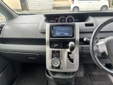 お買い得ヴォクシー入庫しました 4WD 機関良好 両側電動スライドドア プッシュスタート 社外ナビ バックカメラ DVD再生 お気軽にお問い合わせください