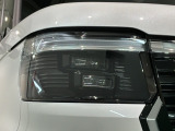 LEDヘッドライトは、点灯の瞬間から最大光量を発揮し、突然暗くなるトンネルなどでの安定感を高めます。