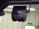 後方にもドライブレコーダーのカメラ(社外品)が付いています。前後両方でお車の周りを監視・記録いたします。