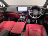 水平基調のインストメントパネル。すっきりしていて運転に集中できますね。