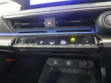 オートエアコンで車内の温度管理も自動調整で行ないますのでらくらくです!安心して運転に集中できます!!