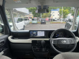 視界広々で運転しやすいインパネ