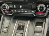 運転席/助手席シートヒーターで寒い日もすぐに温かくなり快適に過ごせます。3段階の温度調整が可能です