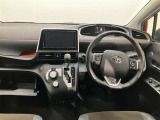 高いホールド性で運転姿勢が安定します。長距離ドライブでも疲れにくいのが魅力です。快適なドライビングライフをお送りください♪