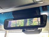 【デジタルインナーミラー】後席の大きな荷物や同乗者で後方が確認しづらい時でも安心!カメラが撮影した車両後方の映像をルームミラー内に表示。クリアな視界で状況の確認が可能です!