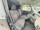 運転席シート廻りは使用感も少なく、良好な状態となっています。丁寧に使われていたことがよくわかりますね。