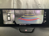 狭い場所での駐車やすれ違いなどでより的確な運転操作に役立つ360&deg;ビューモニターが装備されています。