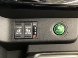 リアドアは乗り降りに便利な両側電動スライドドアです。また運転席に座っていながらスイッチ操作で自在にスライドドアを開け閉めできます。燃費に役立つECONボタンもここです。