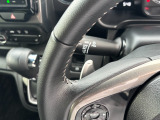 運転席手元でシフトダウン・シフトパップが可能なパドルシフトを装備