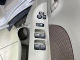 【電動格納ミラー】サイドミラーは電動格納式となっており、狭い駐車場でもキズがつくリスクを抑えられます。