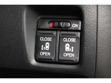 便利な電動スライドドア搭載で、運転席のスイッチでも左右電動スライドドア開閉が出来ます。