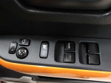 運転席から左右のドアミラーの開閉が可能です♪駐車場でのドアミラーの折り畳みが簡単です♪