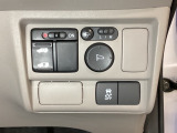 左側電動スライドドアは運転席からでも操作ができるように、ハンドル付近に開閉の操作スイッチが付いています。またVSA解除スイッチを装備しています。