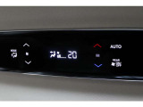 後席エアコン操作パネル。温度や風量、風向も選べます。