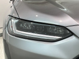 LEDヘッドライトは、点灯の瞬間から最大光量を発揮し、突然暗くなるトンネルなどでの安定感を高めます。