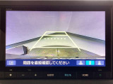 【バックカメラ】運転が苦手な方も車庫入れラクラクです!ギアをリバースに入れれば自動的に切り換わりますので、面倒な操作は不要です♪狭い駐車場もお車を傷つけず安心ですね!