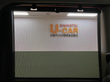 同じく後部座席には格納式のサンシェードがありますよ♪