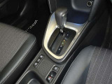 電動パーキングブレーキ・ブレーキホールドを装備してます。ホールド機能は信号待ちが多い一般道で疲労軽減になり、大好評です!